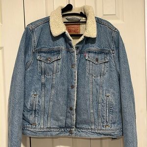 Levi’s Jean jacket Sherpa lined. Size XL juniors